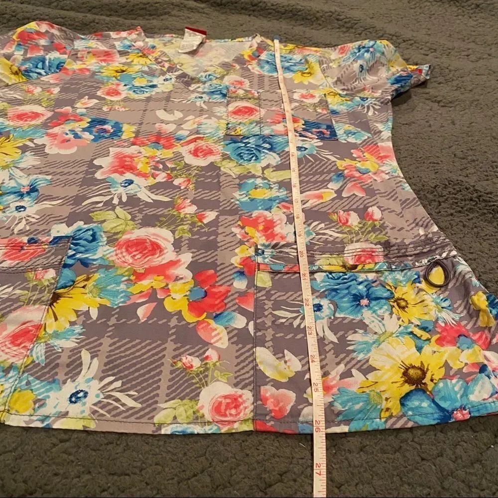 Floral Scrub Top - Picture 11 of 12